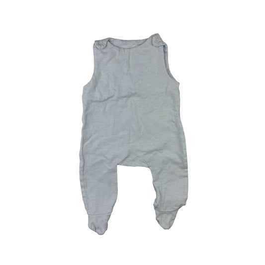 Strampler mit Mütze und Halstuch in Gr. 56